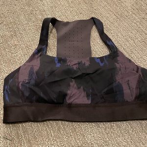 Lululemon c Robert Geller sports bra
